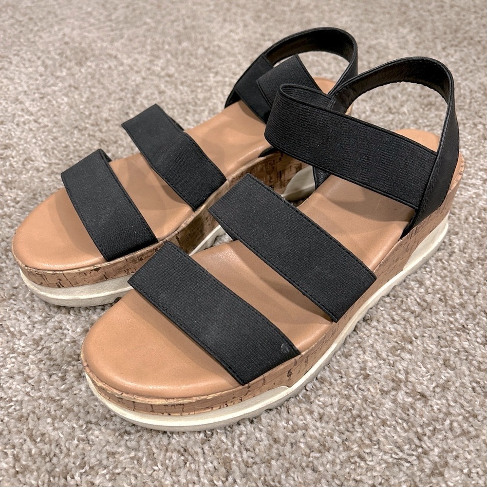 Universal Thread Sandals - Size 9.5